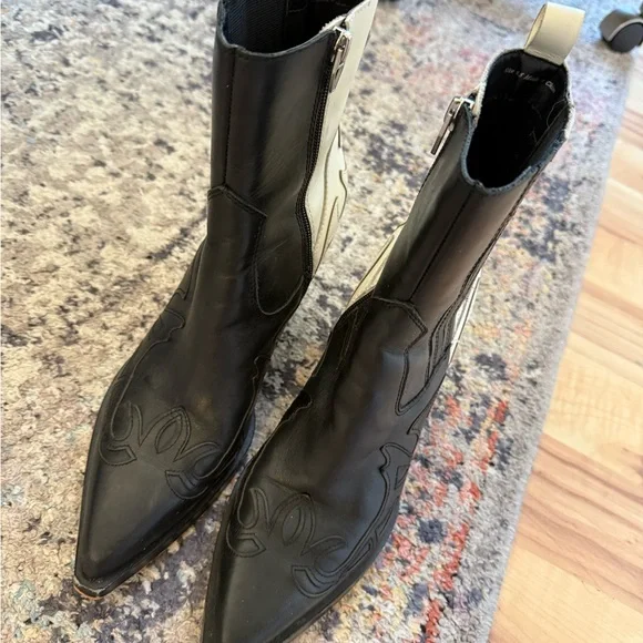 Dolce Vita Black and Cream Heeled Boots - Picture 4 of 8